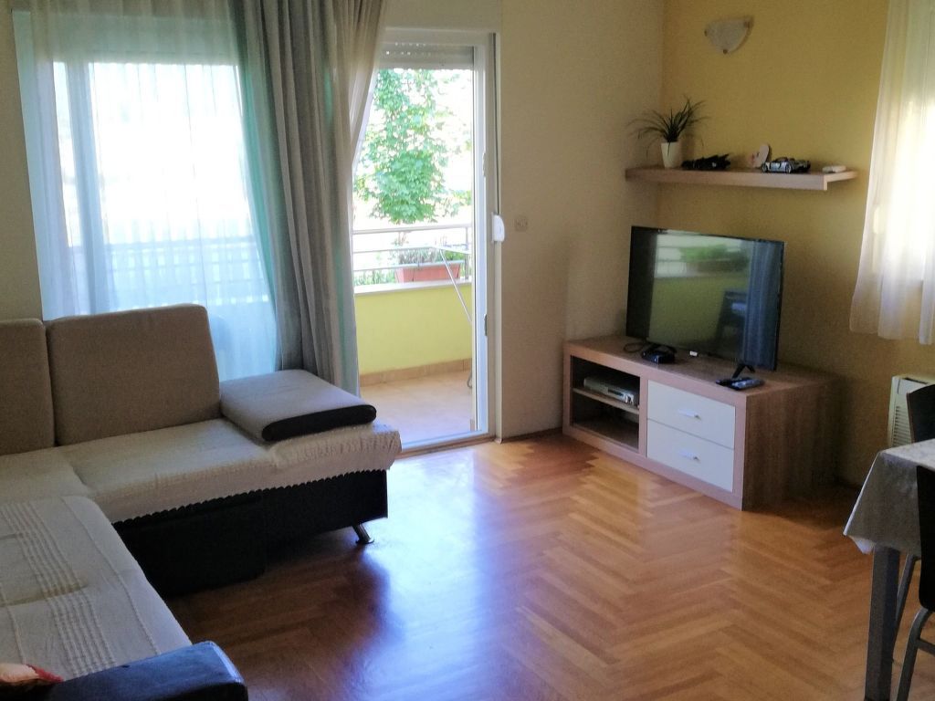 Zentrale Ferienwohnung mit überdachtem Balkon