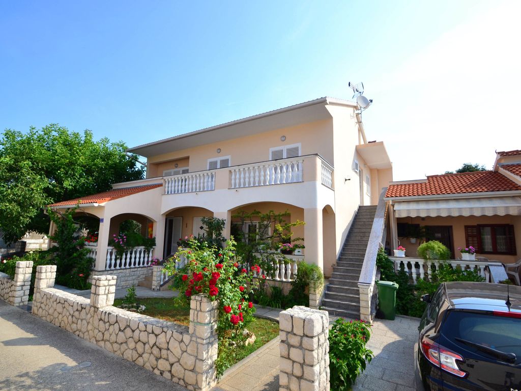Dević