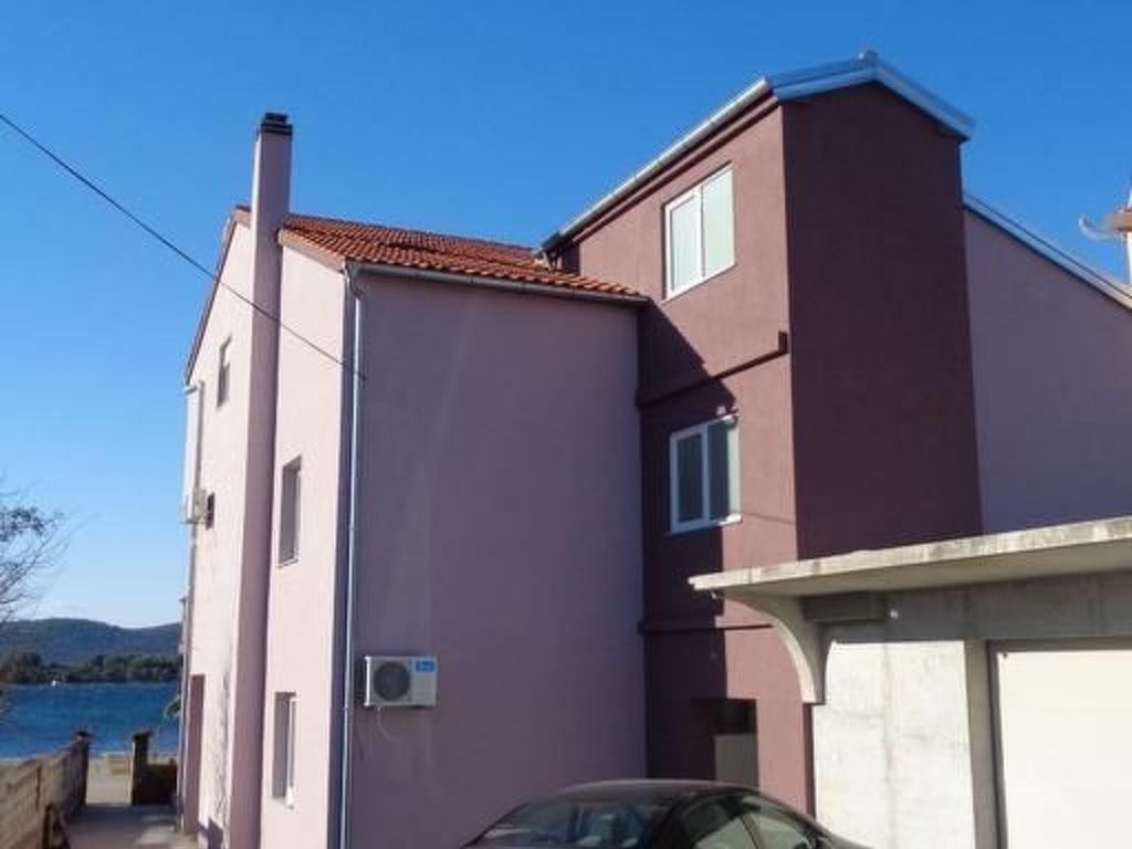 Wohnung in Turanj mit Grill