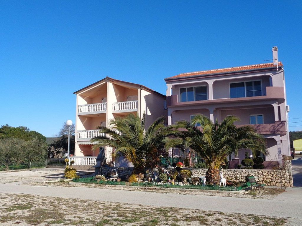 Wohnung in Turanj mit sicherem Parkplatz