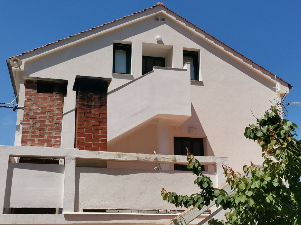 Appartement Porat in Ugljan mit Garten und Terrasse