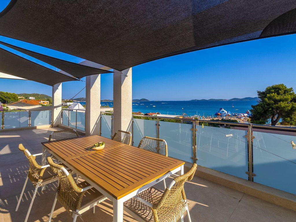 Penthouse Justina