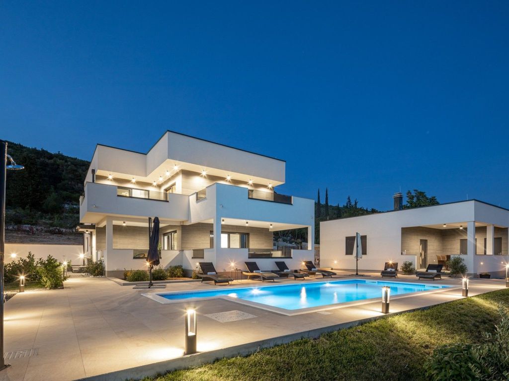 Villa Bura mit Pool und tollem Ausblick