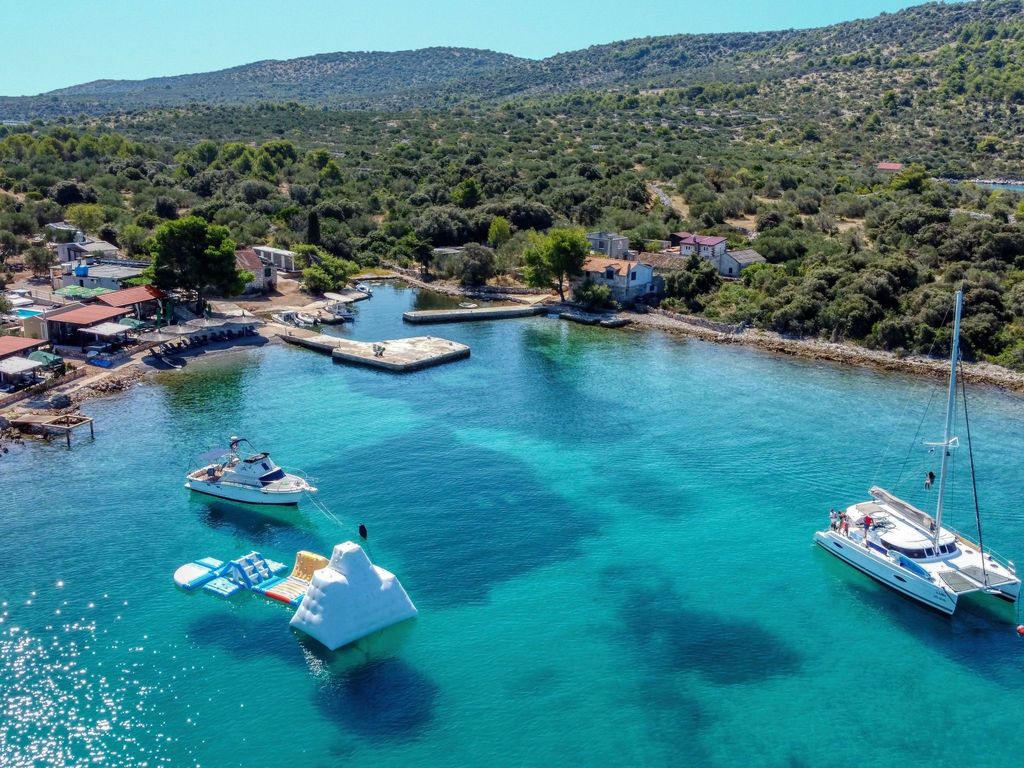 Strandhaus Hela - Ferienanlage Bain, Žut - Kornati