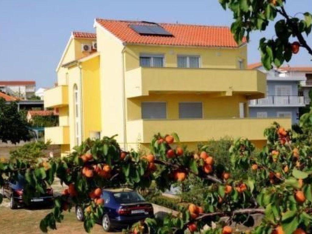 Moderne Ferienwohnung in Vodice mit Grill