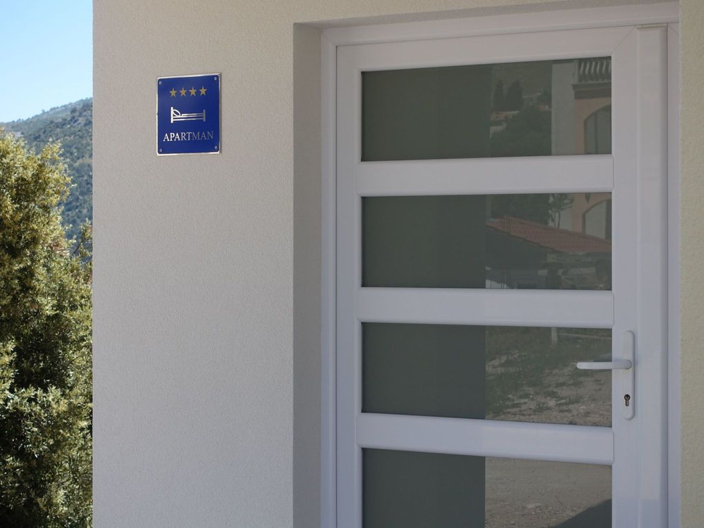 für 4 Personen  + 2 Kinder ca. 100 m&sup2; in Grebastica, Dalmatien (Gespanscha