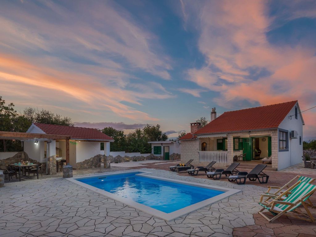 Villa Mystic Woods mit Pool