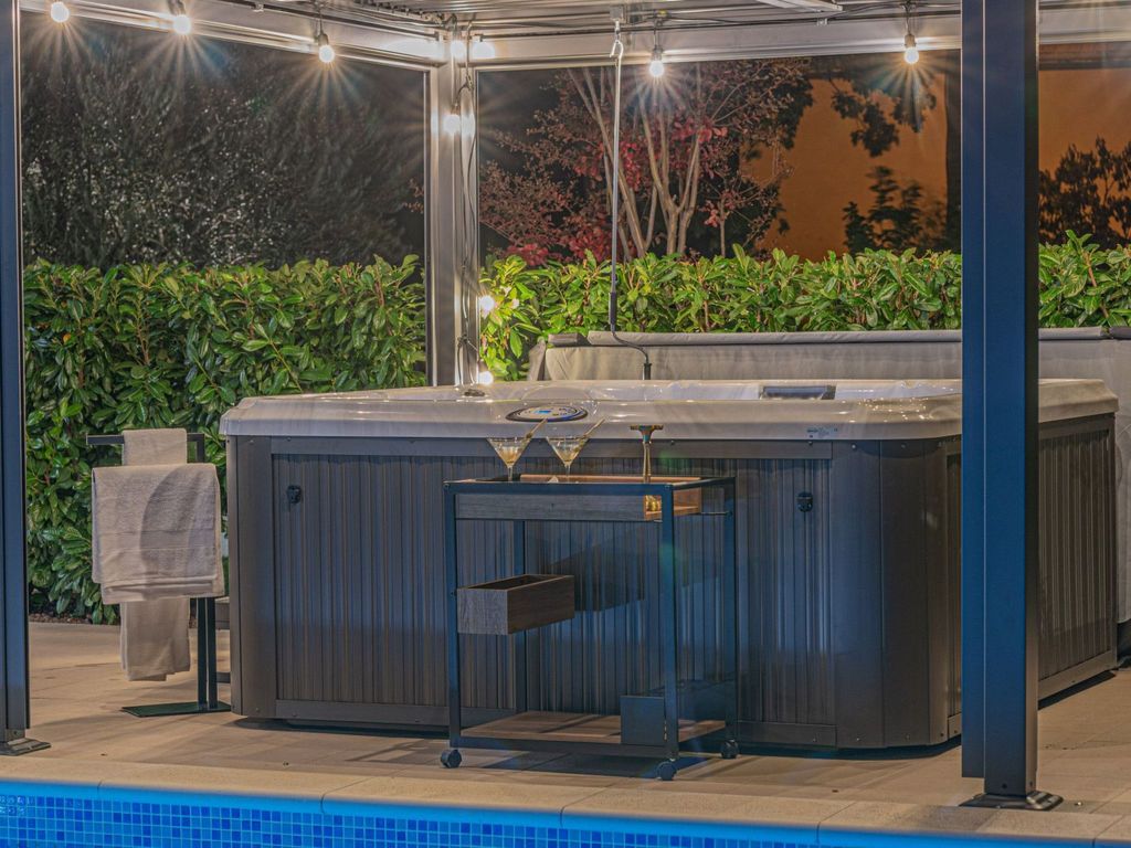 Villa Romansa mit Sauna und Whirlpool in Siritovci