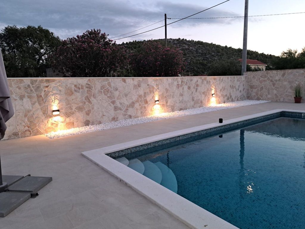 "Charmy Luna" mit Pool