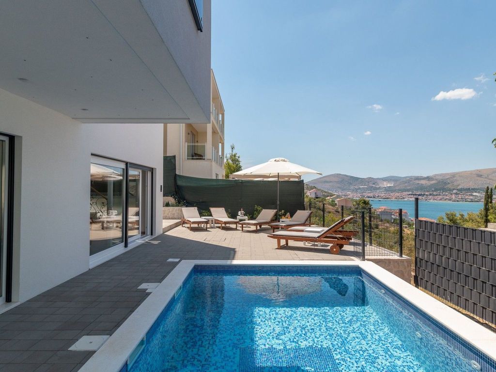 Luxuriöse Villa Fantasy mit Meerblick und Pool i