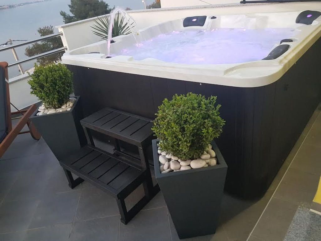 "MaLea" mit Blick auf das Wasser
