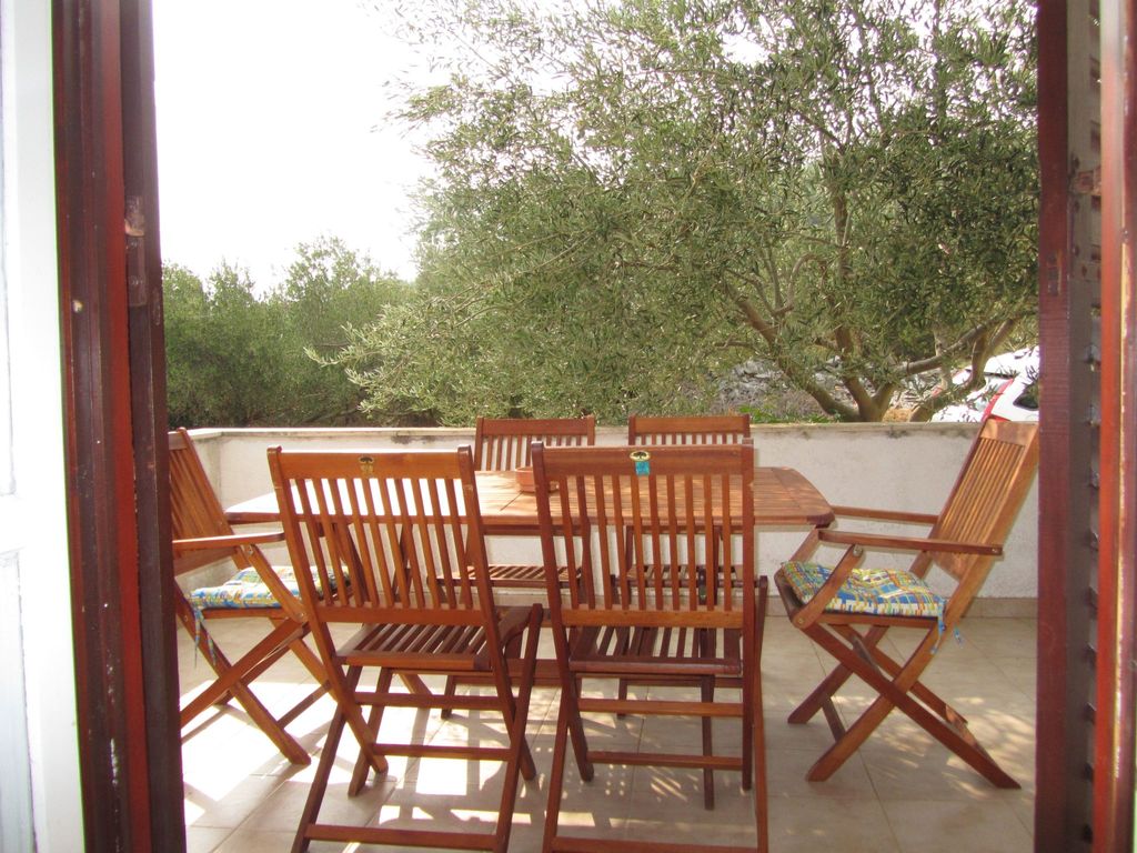 mit Terrasse