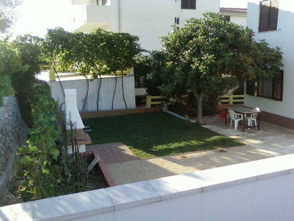 mit Terrasse