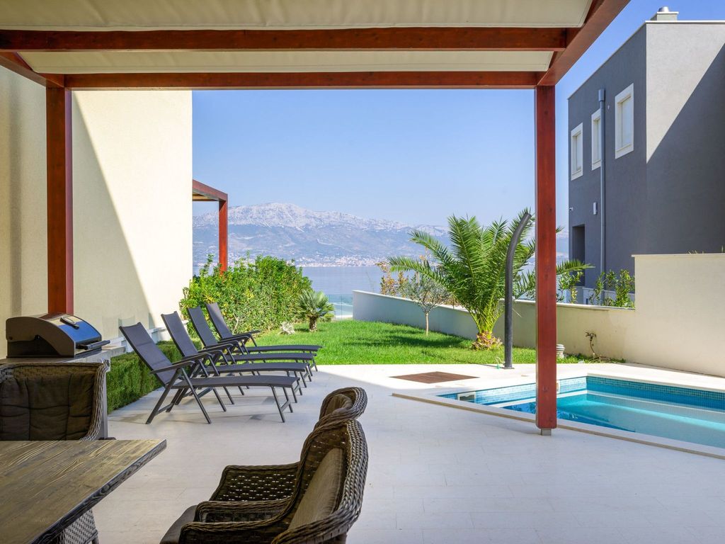 Modernes Apartment in Slatine mit privatem Parkplatz