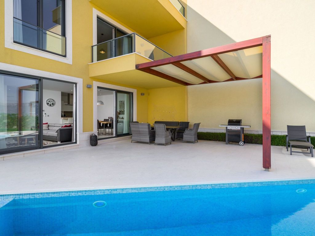 Modernes Apartment in Slatine mit privatem Parkplatz