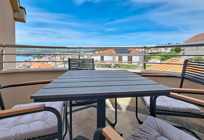 Mary & Klara .2