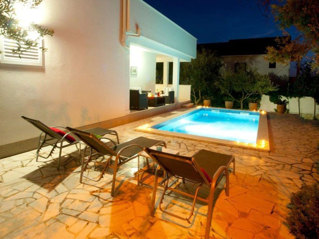 Charmante Villa Layla mit Meerblick und Pool