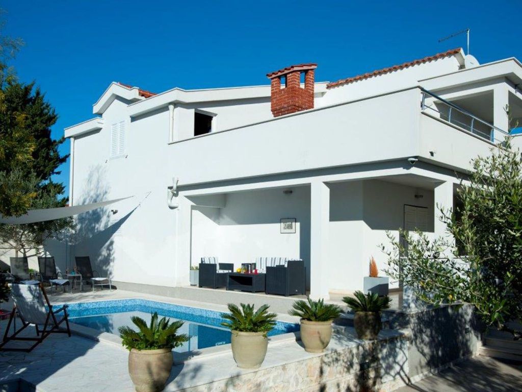 Charmante Villa Layla mit Meerblick und Pool