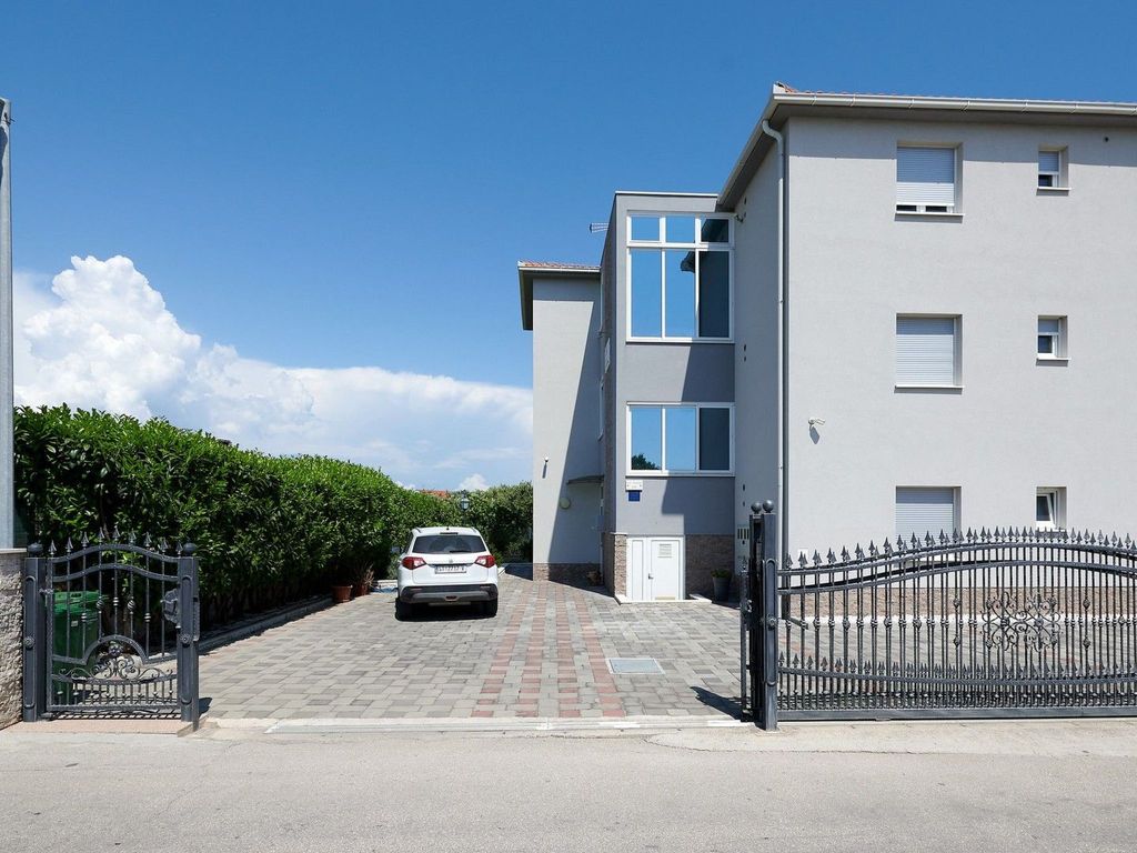 Appartement Adria mit Meerblick und Gemeinschaft