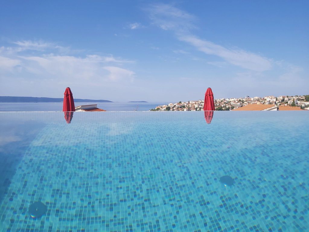 Beheizter Infinity-Pool, Wohnung mit Meerblick3
