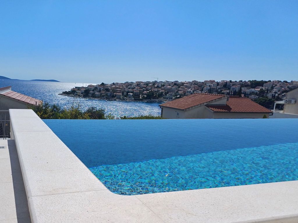 Beheizter Infinity-Pool, Wohnung mit Meerblick3