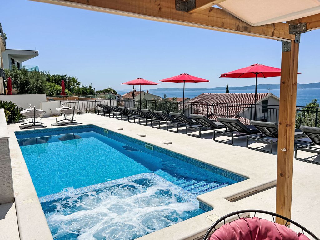 Beheiztes Schwimmbad, Familienappartement mit Meerblick