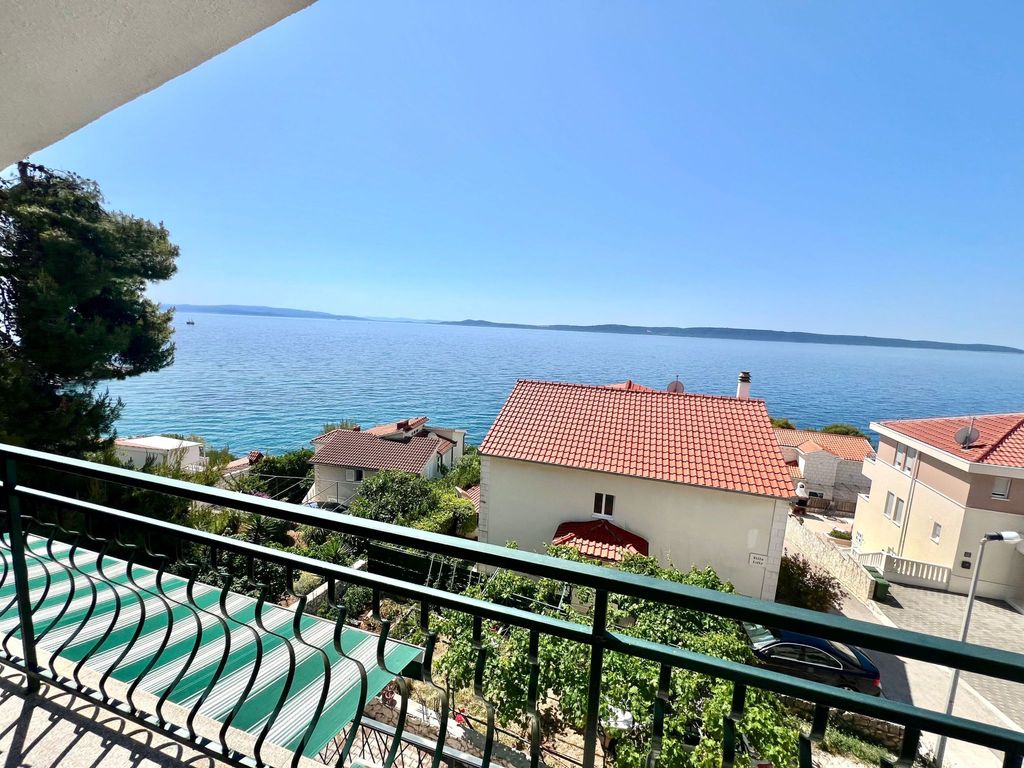 mit Balkon und herrlichem Meerblick