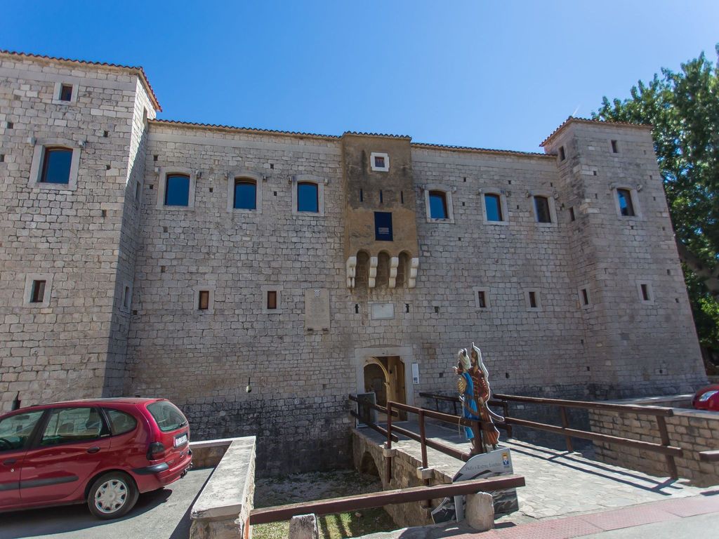 Moderne ap. 2 mit Pool und Grill in der Nähe von Split und Trogir