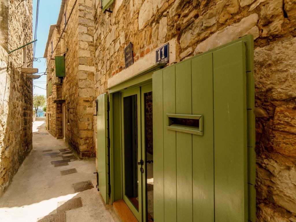 Haus in Kastel Sucurac mit Garten und BBQ