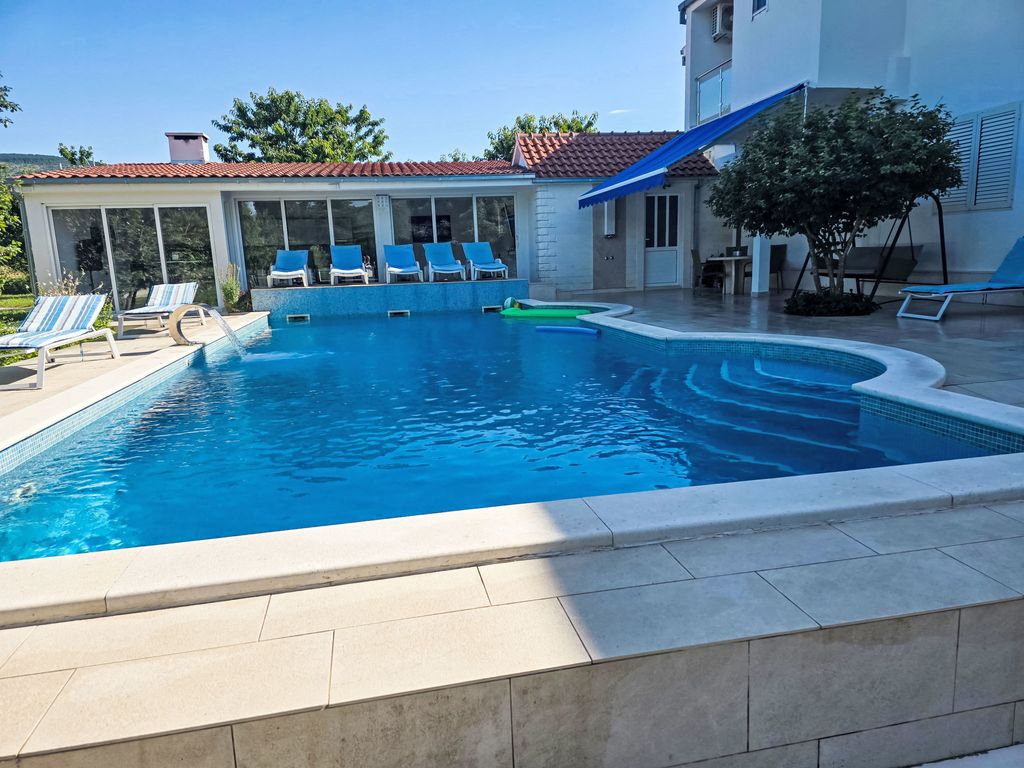 Villa Almas mit Schwimmbad, Fitnessraum, Tennisplatz
