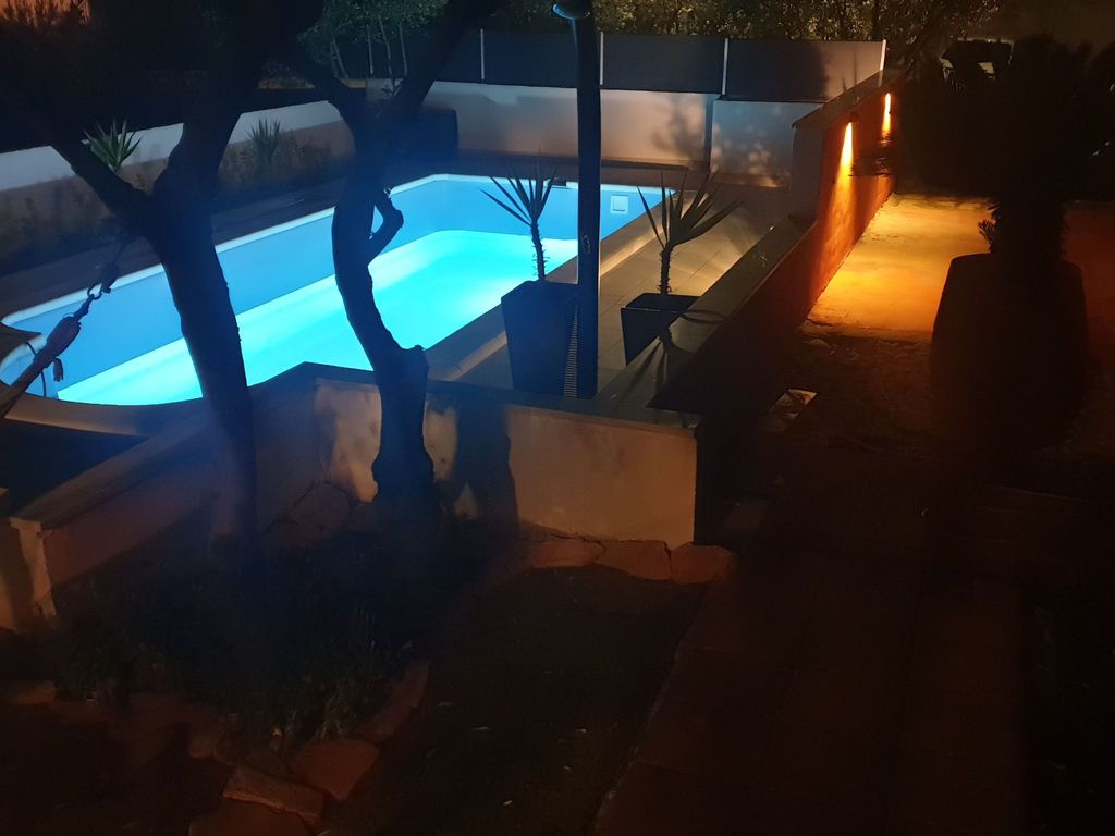Komplex Oliva mit Pool und großem Garten