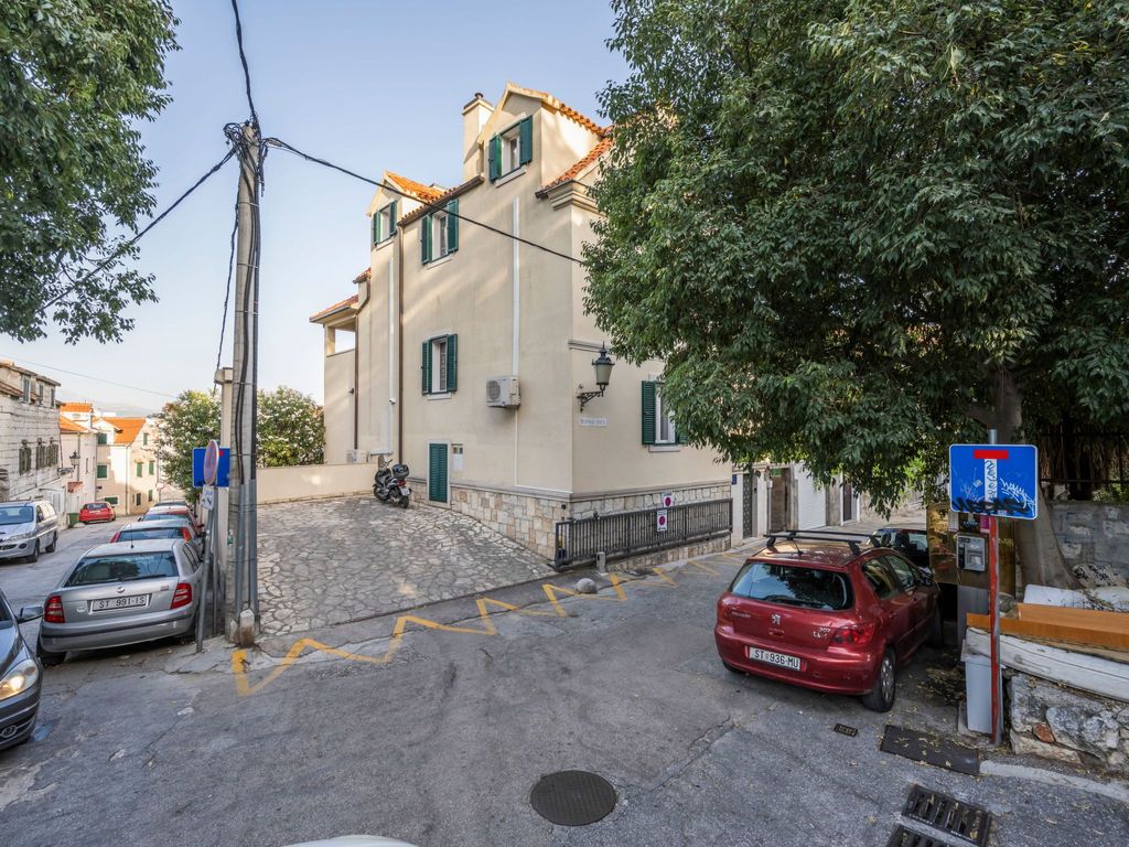 Villa Anna Varos