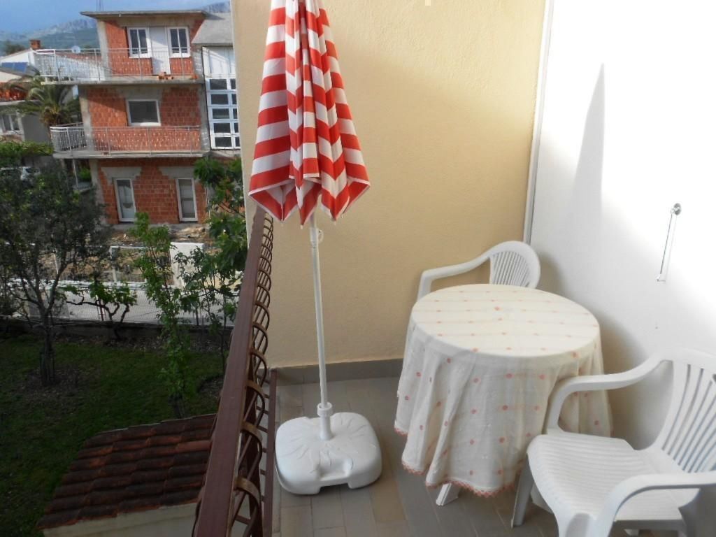 Große Wohnung in Podstrana mit Grill und Terrass