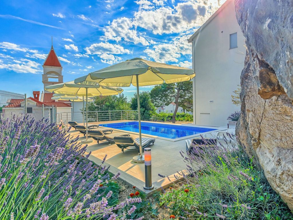"Villa Rock" mit Blick auf das Wasser