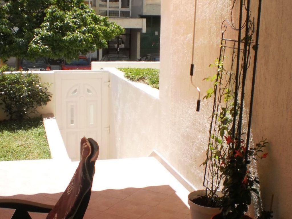 Moderne Ferienwohnung in Omiš mit Terrasse und G