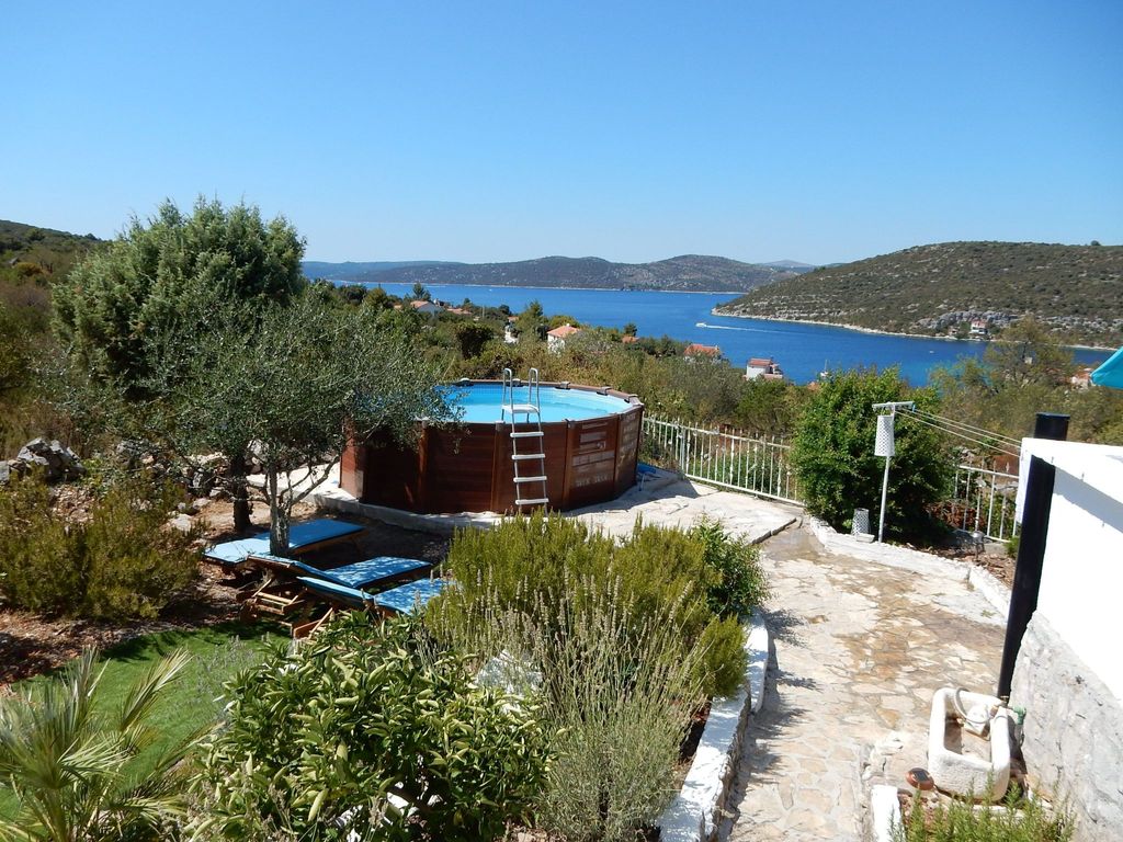 "Villa Lida" mit Blick auf das Wasser