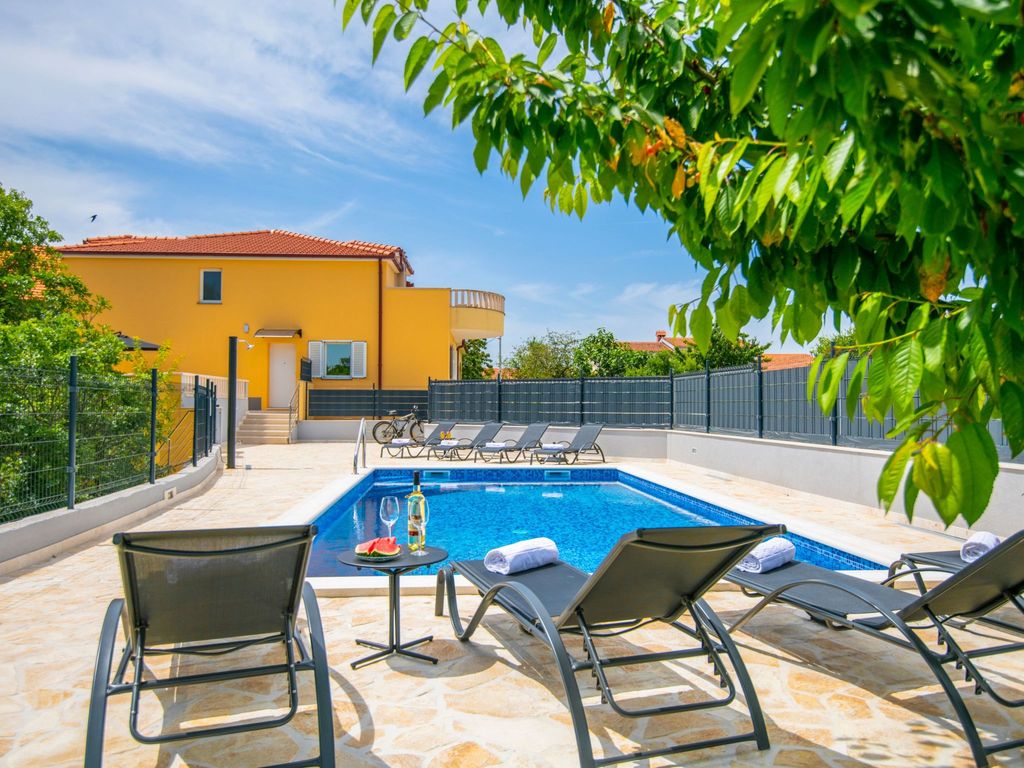 Villa "Mile" mit beheiztem Pool, Grill und Terrasse