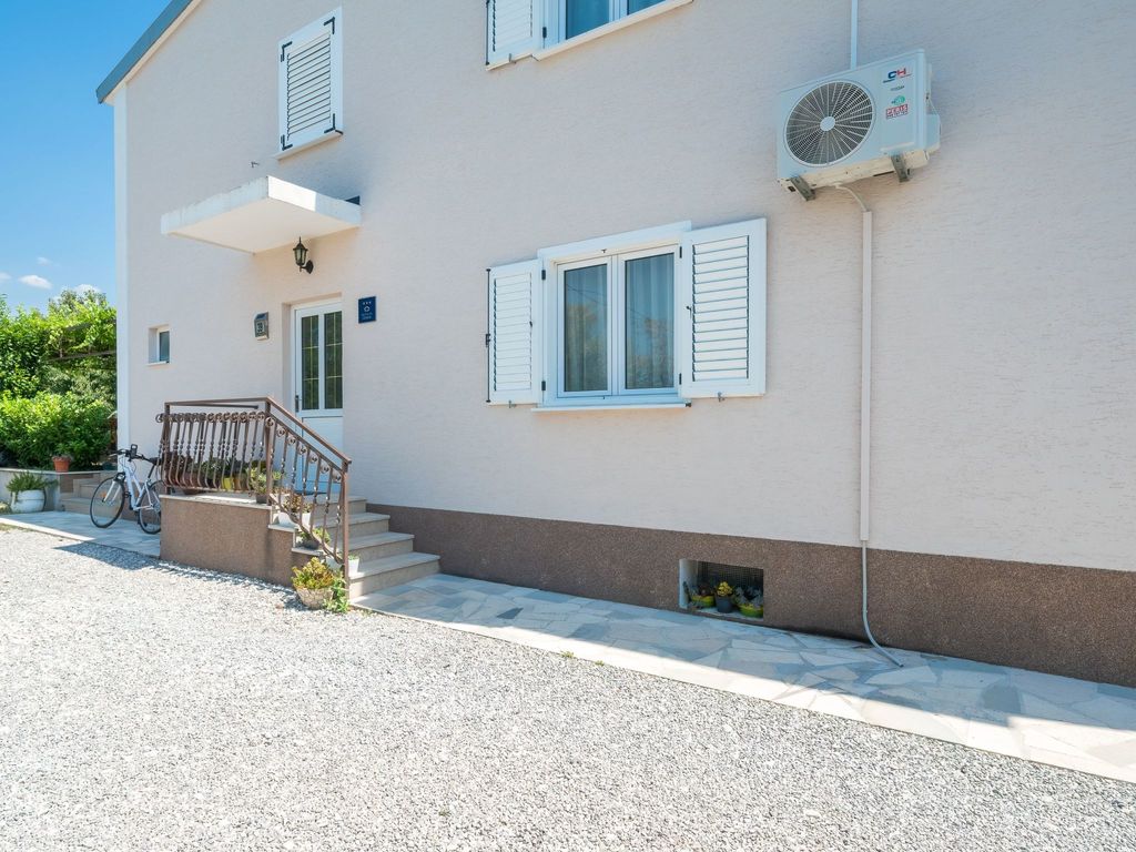 Schöne Villa in einem friedlichen und ruhigen Dorf