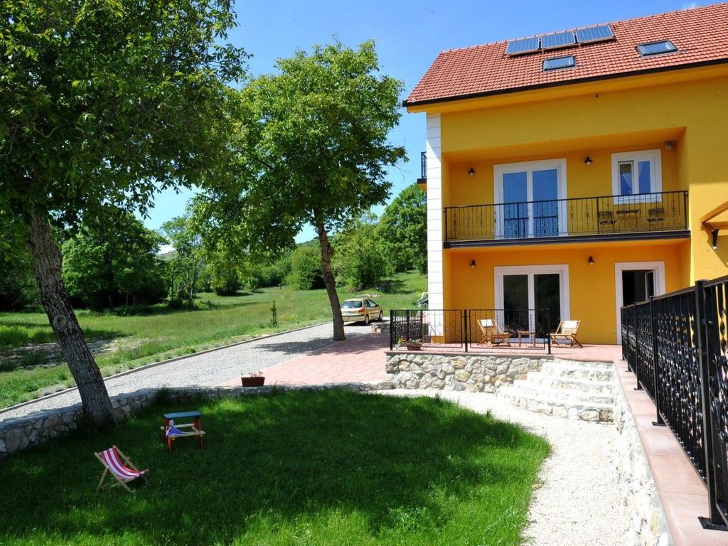 Alleinstehendes Ferienhaus mit Swimmingpool