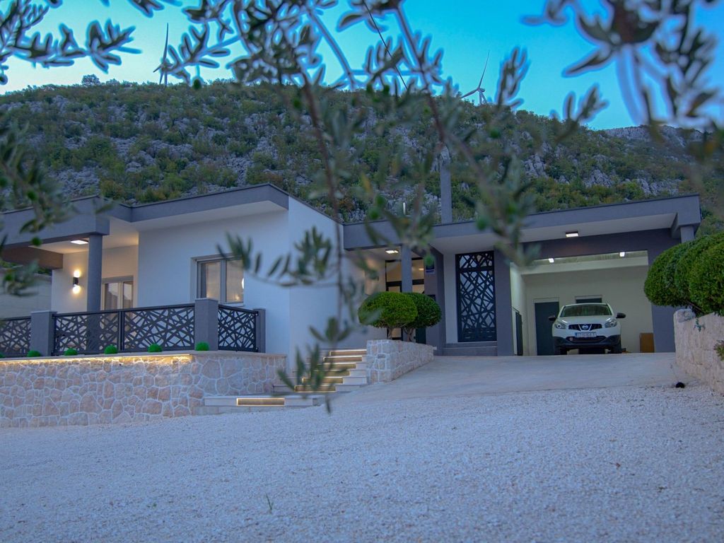 Villa Elin mit großem, privatem Pool in Seoca