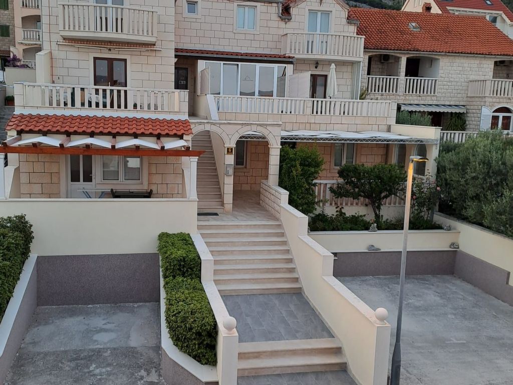 "Blue Apartment" am Strand