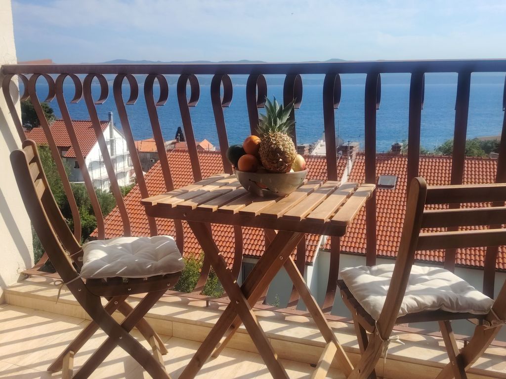 mit Balkon und Meerblick