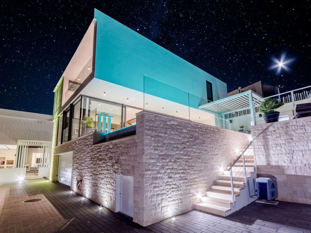 in Sutivan mit Privatem Pool