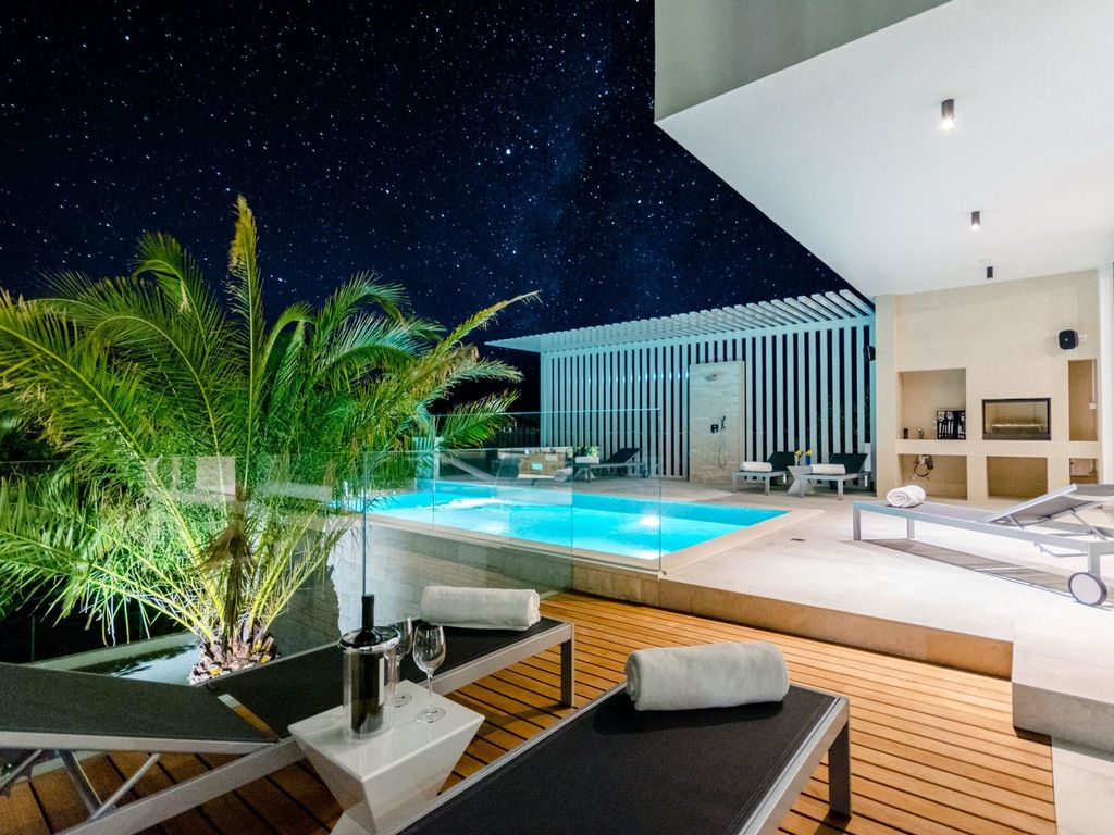 Wunderschönes Ferienhaus in Sutivan mit Privatem Pool