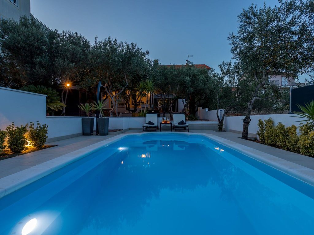 Geräumiges Ferienhaus mit Terrasse und Garten