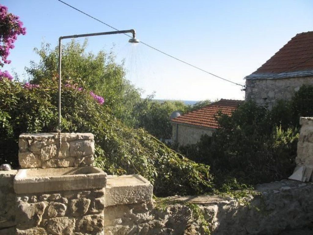 Wohnung in Zavala mit schönem Garten