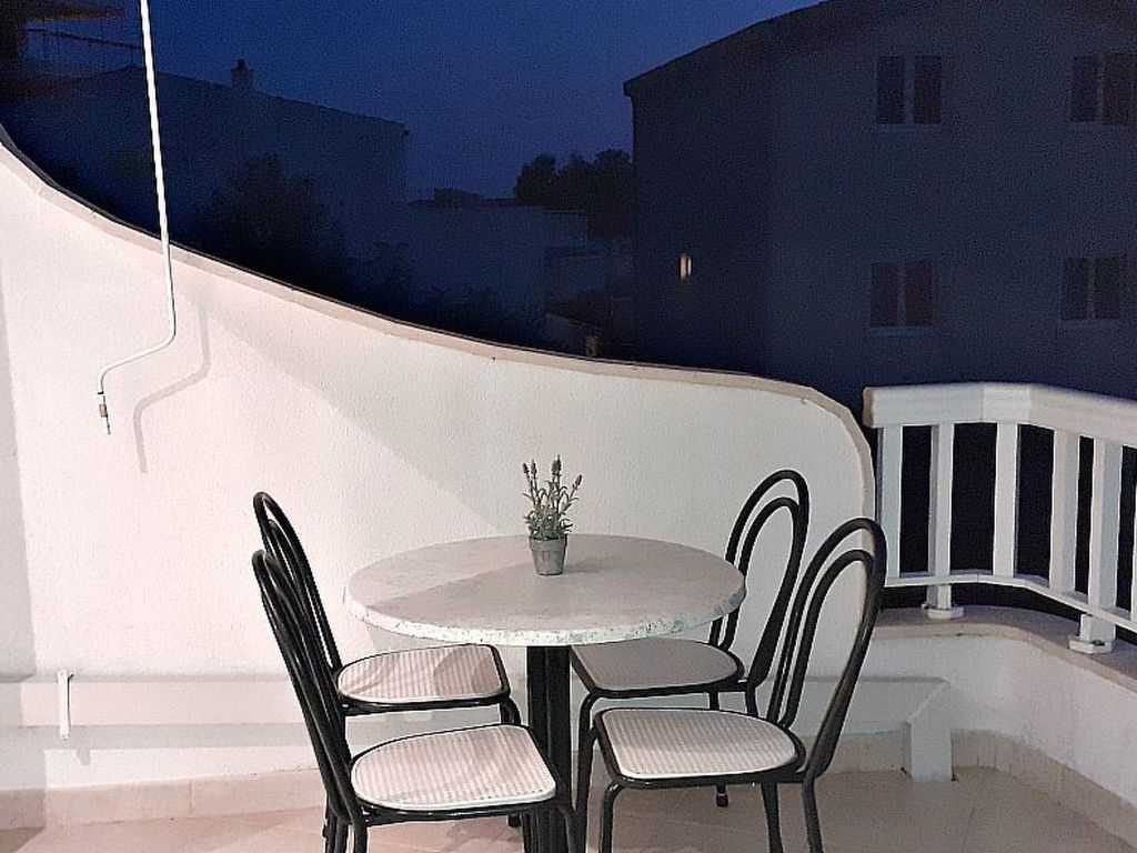 Wohnung mit Balkon und Meerblick in Strandnähe