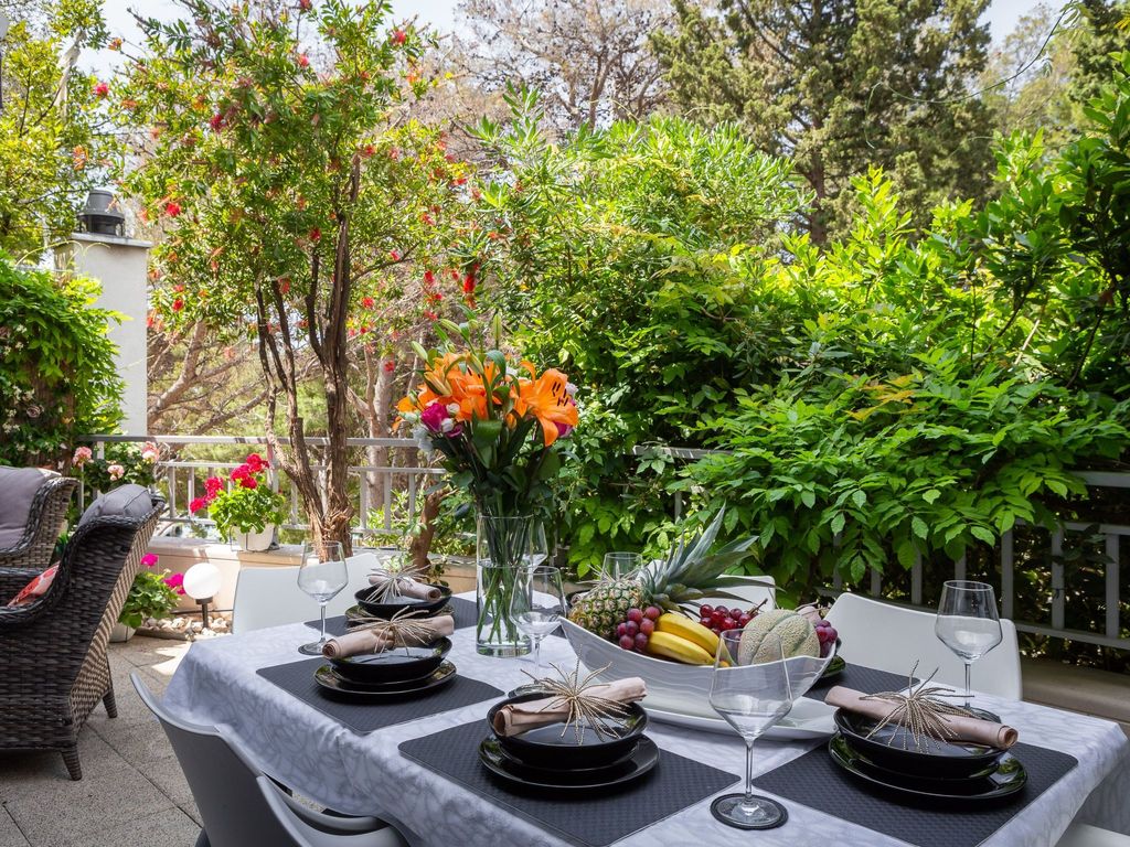 Schönes Appartement am Strand mit Terrasse