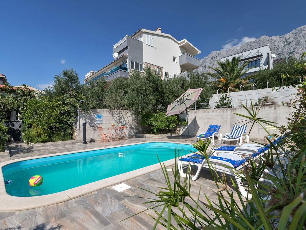 Vele Duplex-Wohnung mit Terrassen und Meerblick