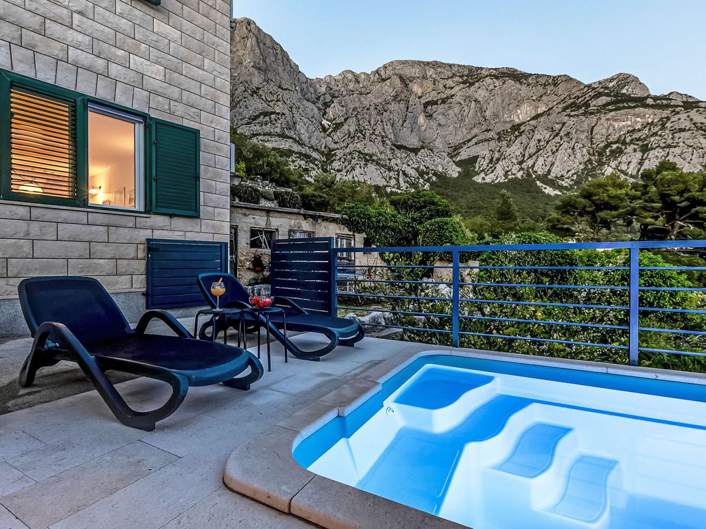 in Veliko Brdo mit Privatem Pool